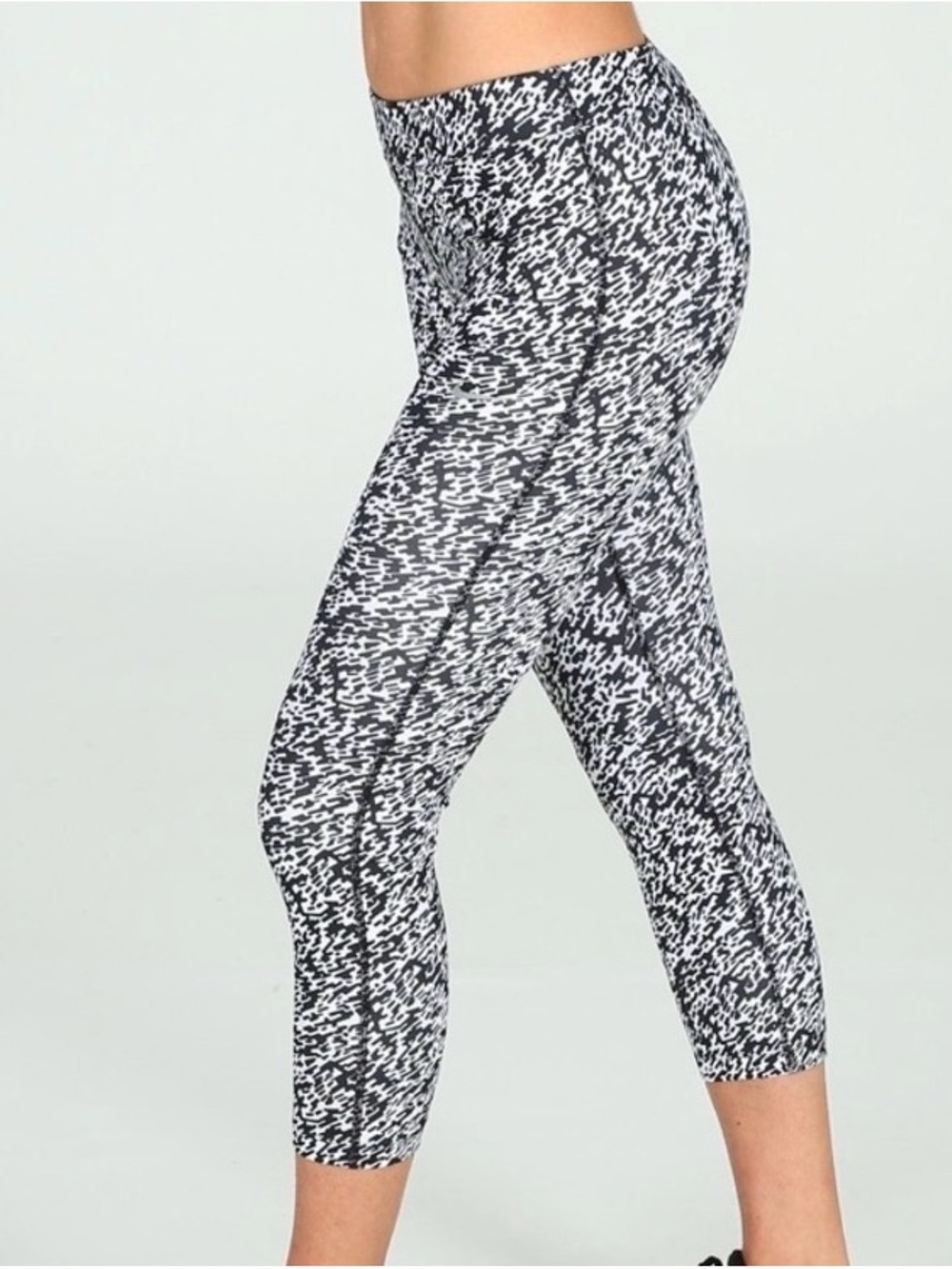 (Size Small) Nike Dri-FIT Pronto Essential Crop Running Leggings